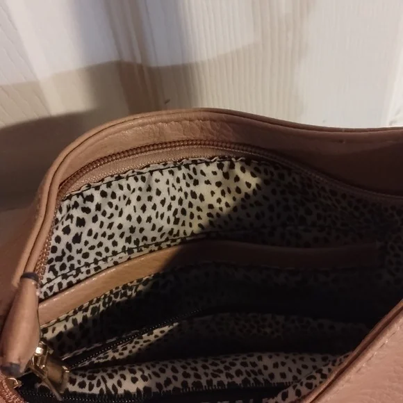 Purses - Picture 7 of 8